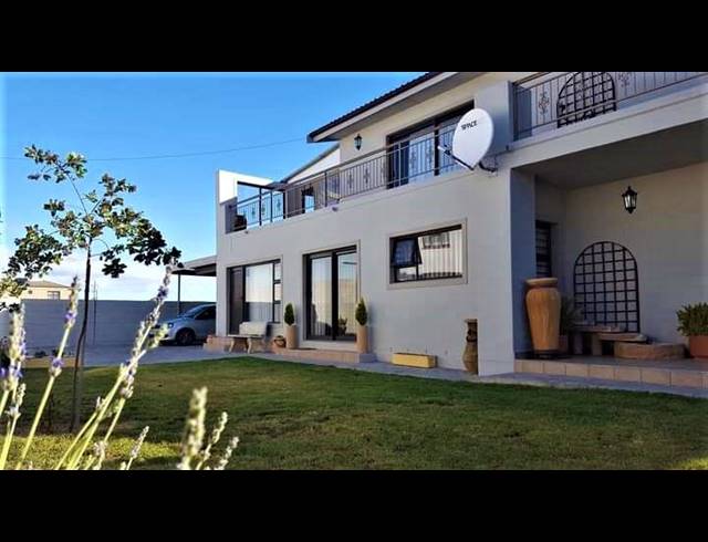 6 BEDROOM HOUSE FOR SALE IN BRITANNIA BAY